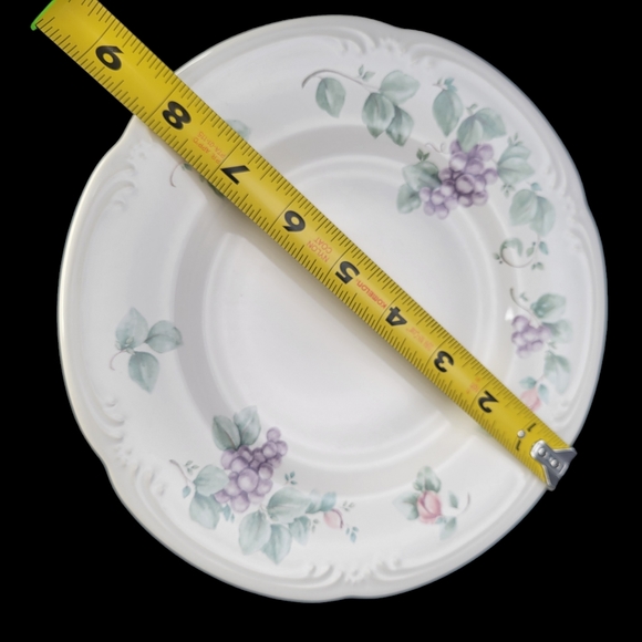 Lot Of 4 Grapevine by Pfaltzgraff 8 1/8" Salad Plates Set of 4 Discontinued EUC - Picture 7 of 7